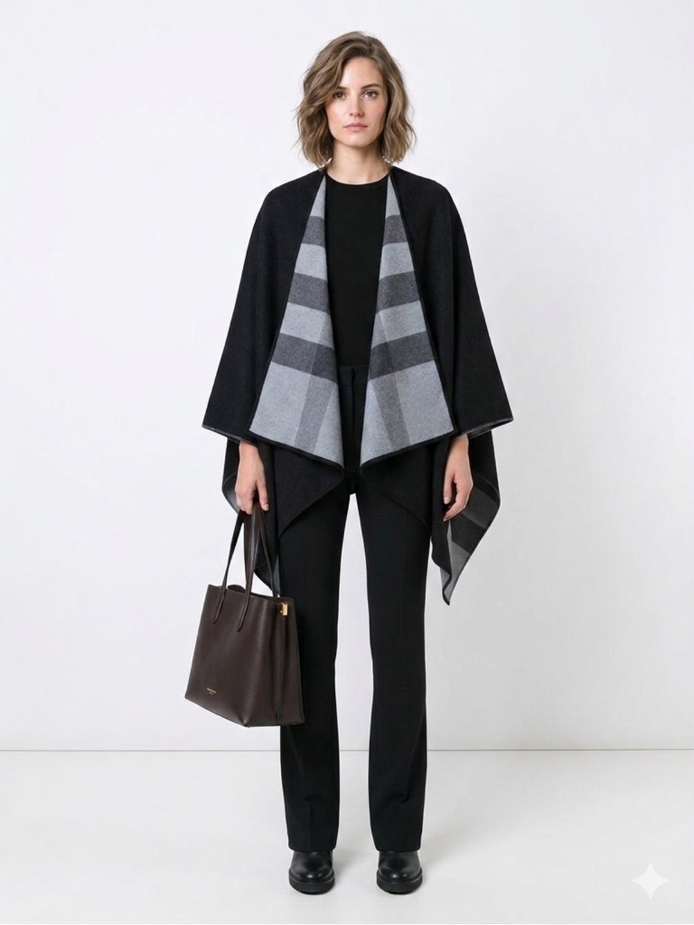 Burberry 100 wool Black & Gray Reversible Cape New - Picture 8 of 8